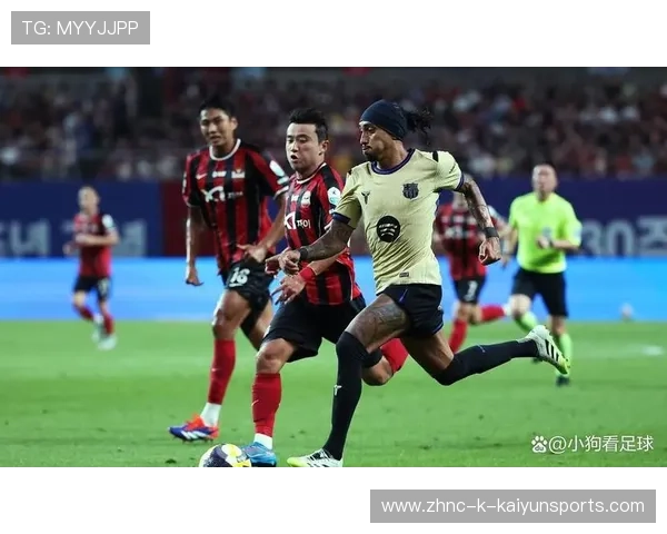 巴萨锋线射门训练：球员练习近距离低角度终结技巧